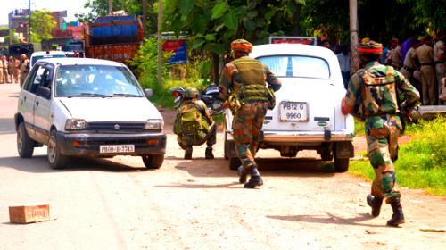 At least 10 dead in assault on India police post
