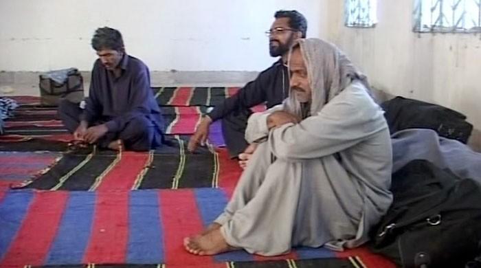 Tired of eating boiled rice everyday, policemen in Sehwan complain
