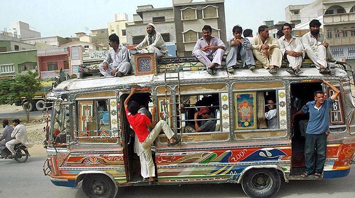 Karachi to get 600 new buses, CM approves plan