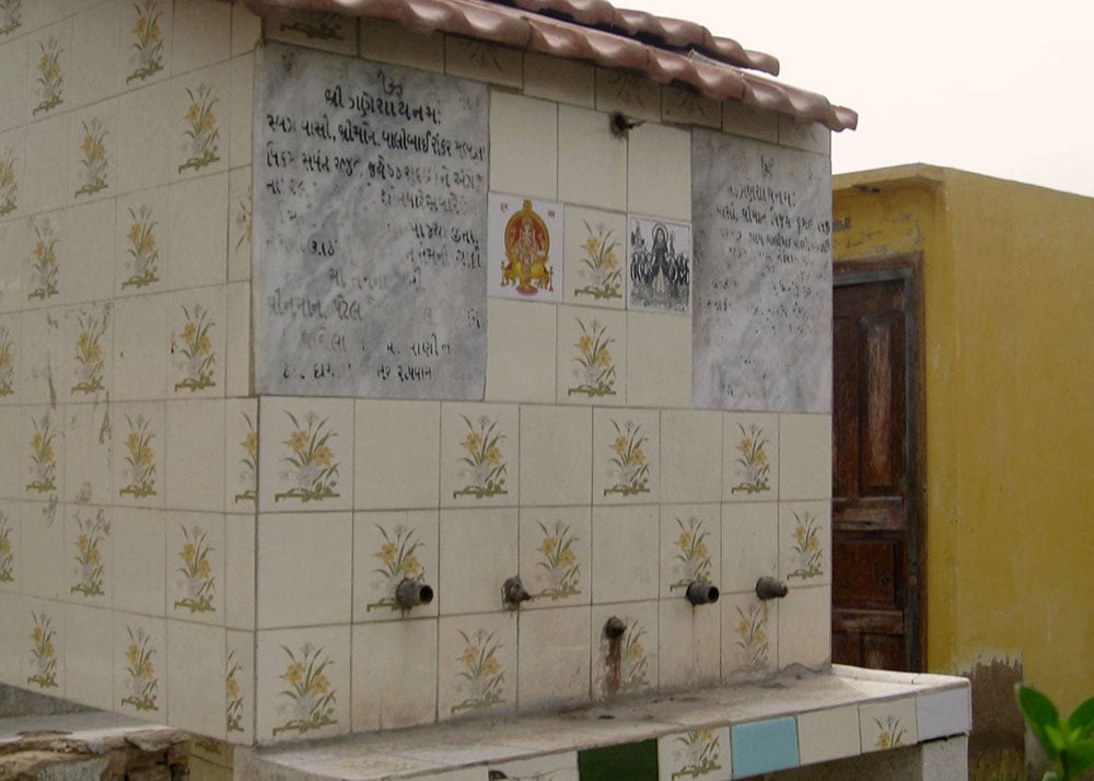 A tomb marking a grave at the HIndu graveyard