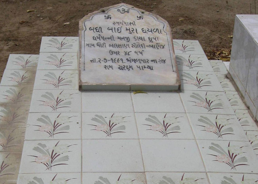 A gravestone fashioned similar to a Muslim grave