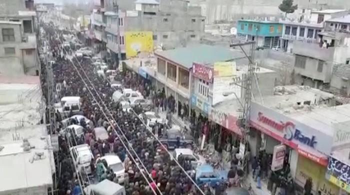 Strike against tax imposition in GB enters sixth day 
