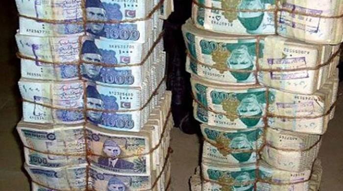Rupee sinks on concerns over balance of payments