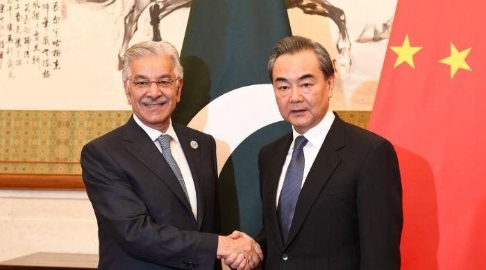 Chinese, Indian leaders’ meeting will play an active role in regional peace: Asif