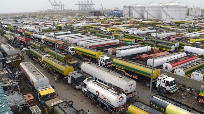 SC gives oil tanker owners 15 days to move out of Karachi