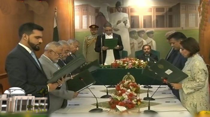 Seven-member interim Sindh cabinet sworn in 