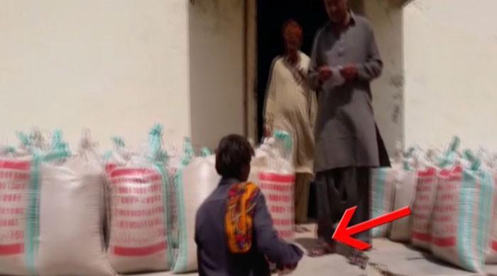 Govt employees charge locals for food aid in famine-hit Thar  