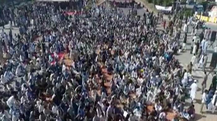 Utility stores' employees protest in Islamabad for second day