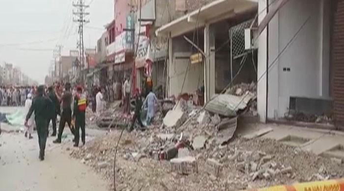 20 injured in explosion at bank in Sadiqabad