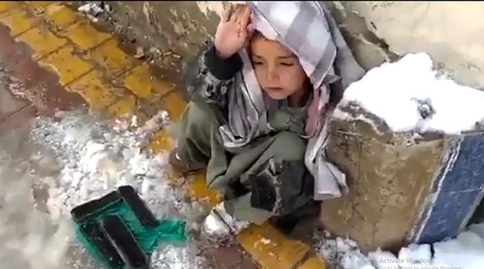 Underprivileged children forced to work on streets in snow hit Quetta   