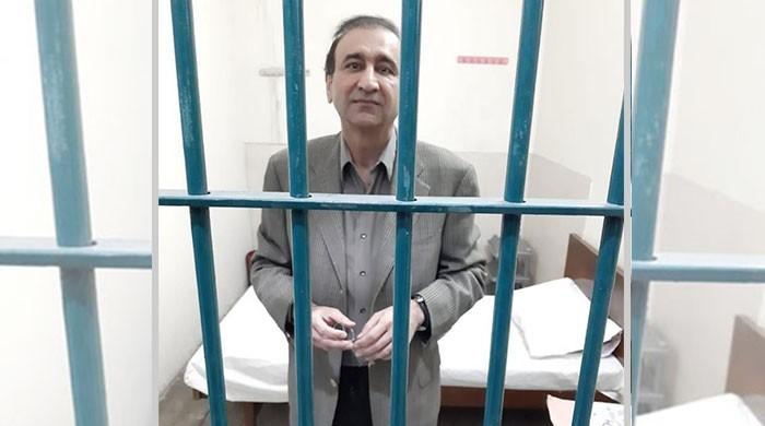Leak of Mir Shakil’s picture in NAB lock-up shows vengeance knows no bounds