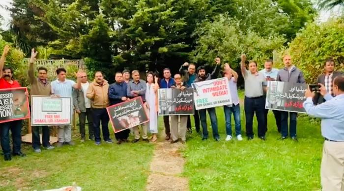UK journalists hold protest for MSR's release