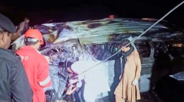 15 killed as van overturns, catches fire on Super Highway near Karachi