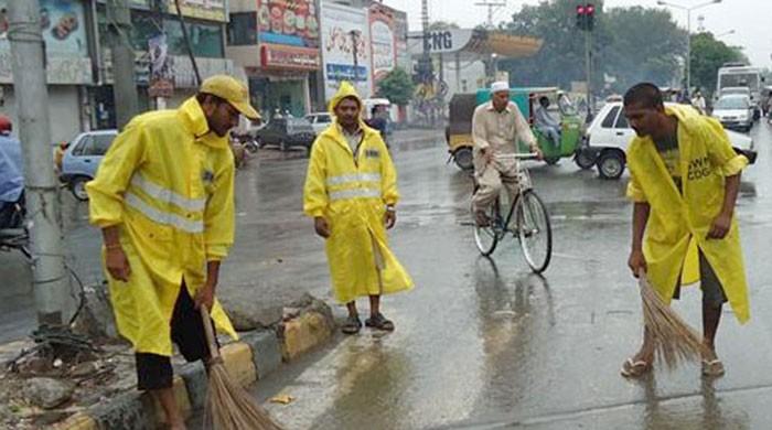 “Humein tou koi insaan nahi samajhta”: The life of a sanitary worker in Pakistan
