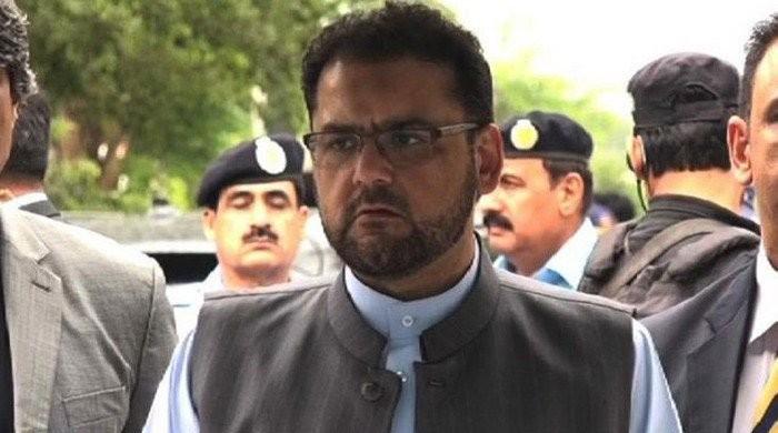 Hussain Nawaz challenges govt to furnish proof of corruption committed by Sharif family