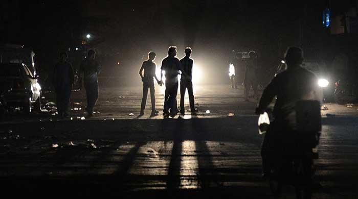Loadshedding in sweltering heat tests Karachiites' patience 