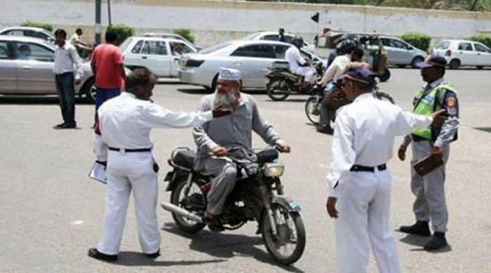 Karachi: 400 traffic cops not carrying out their patrolling jobs 