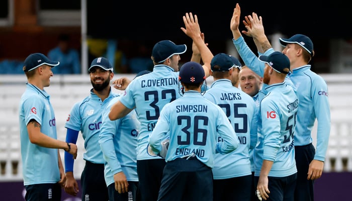 England&acute;s Craig Overton (3rd L) celebrates with teammates after taking the catch on the boundary to dismiss Pakistans Saud Shakeel for 56 off the bowling of Englands Matt Parkinson (3rd R) during the second one day international (ODI) cricket match between England and Pakistan at Lords cricket ground in London on July 10, 2021. Photo: AFP