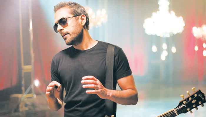 Bilal Maqsood praises Junaid Safdars singing skills, but not too thrilled over wedding decor