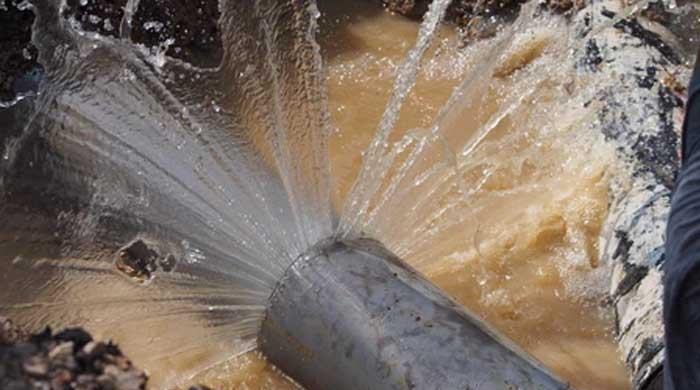 Water supply to Karachi disrupted as pipeline bursts in Dhabeji