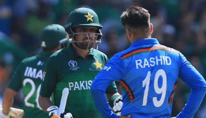 Pakistan skipper Babar Azam speaks to Rashid Khan during the Pakistan-Afghanistan 2019 World Cup match. Photo: Twitter