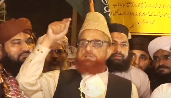 Mufti Muneebur Rehman speaking to media in Karachi on November 1, 2021. &mdash; YouTube