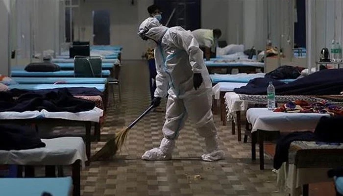 During the last week reported, Pakistan averaged about 724,418 coronavirus vaccine doses administered each day. At that rate, it will take a further 60 days to administer enough doses for another 10% of the population. Photo: Geo.tv/ file