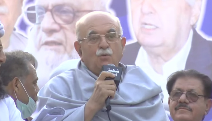 Pashtunkhwa Milli Awami Party (PkMAP) President Mahmood Khan Achakzai addressing an anti-government protest of the PDM in Karachi on November 13, 2021. — YouTube/HumNews