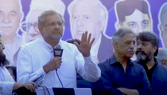 PML-N leader Shahid Khaqan Abbasi addressing an anti-government protest of the PDM in Karachi on November 13, 2021. — YouTube/HumNews