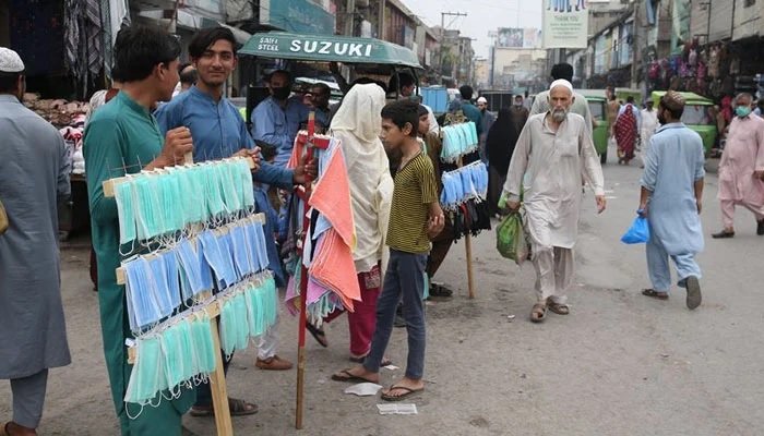 COVID-19 infections are decreasing in Pakistan, with 447 new infections reported on average each day. Photo: Geo.tv/ file