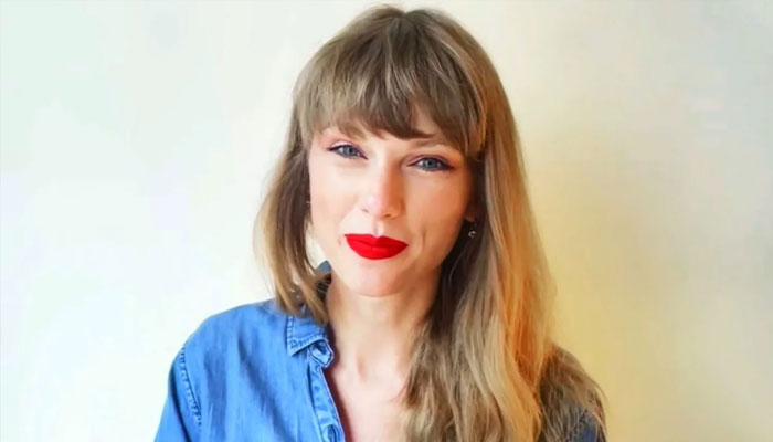 Taylor Swift tugs at heartstrings in American Music Awards acceptance speech