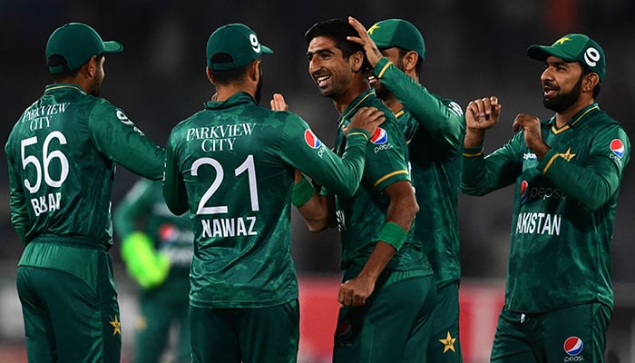 Pakistan´s Shahnawaz Dahani (C) celebrates with teammates after taking the wicket of West Indies´ Shamarh Brooks (not pictured) during the third Twenty20 international cricket match between Pakistan and West Indies at the National Stadium in Karachi on December 16, 2021. — AFP