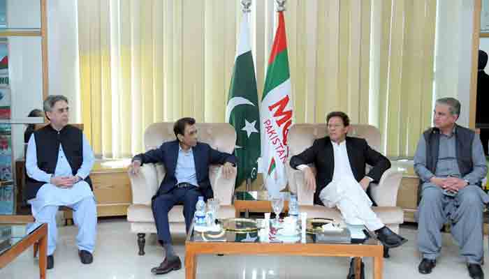 Prime Minister Imran Khan with the MQM-P leadership at the partys headquarters in Karachi. —Radio Pakistan