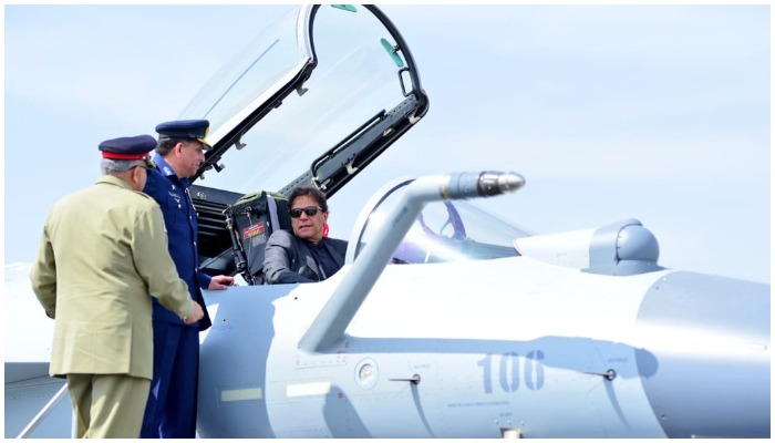COAS General Bajwa and Air Chief Marshal Zaheer Ahmed Babar Sidhu brief PM Imran Khan about newly inducted jets.Photo: Twitter/ PMO