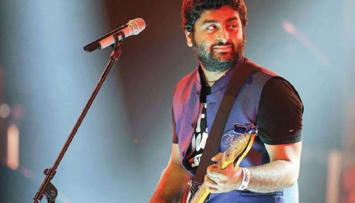 Indian singer Arijit Singh says hes coming to Pakistan: Watch