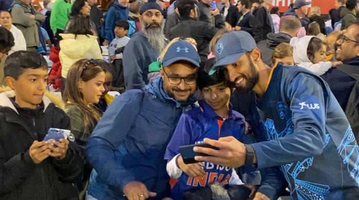 Indian fans line up to take pictures with Shan Masood