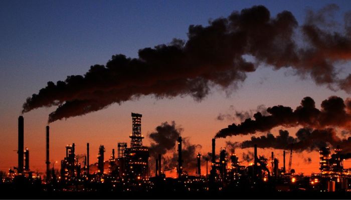 Petro-Canadas Edmonton Refinery and Distribution Centre glows at dusk in Edmonton February 15, 2009.&mdash; Reuters