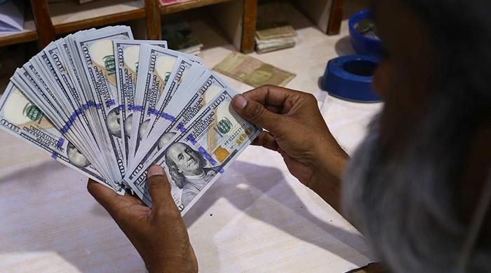 For fifth straight session, dollar continues slump against rupee