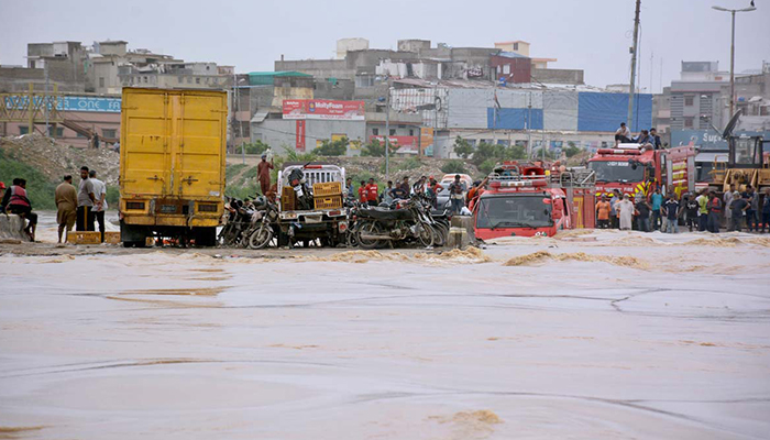 Vehicles stranded due to submerging of the Korangi Causeway after ا heavy spell of monsoon rains in Karachi, on August 13, 2022. &mdash; APP