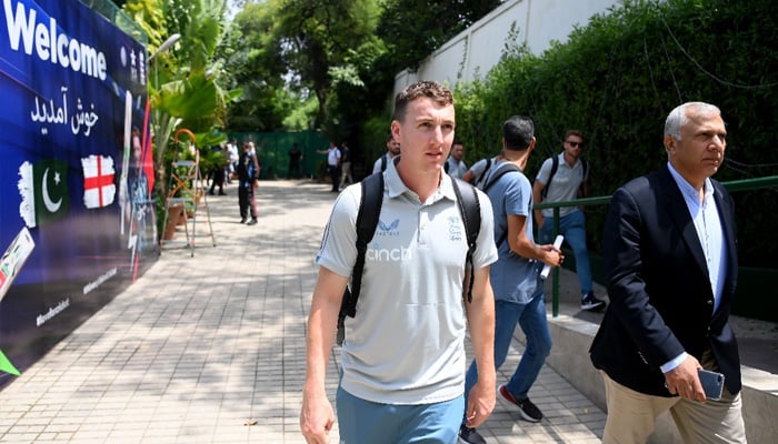 England team memebers reach Karachi airport after arriving in the city today. — Photo: Courtesy PCB