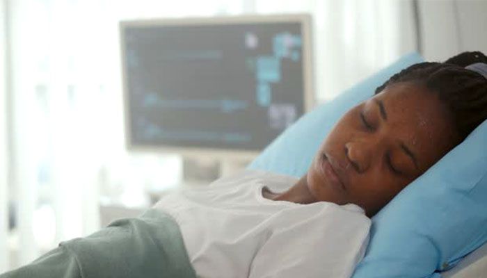 Unconscious woman lying on a bed in a hospital. — Pixabay