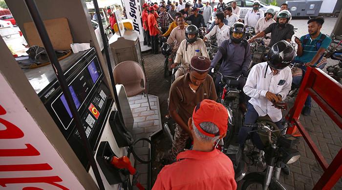 Petrol prices in Pakistan to stay high in next fortnightly review 