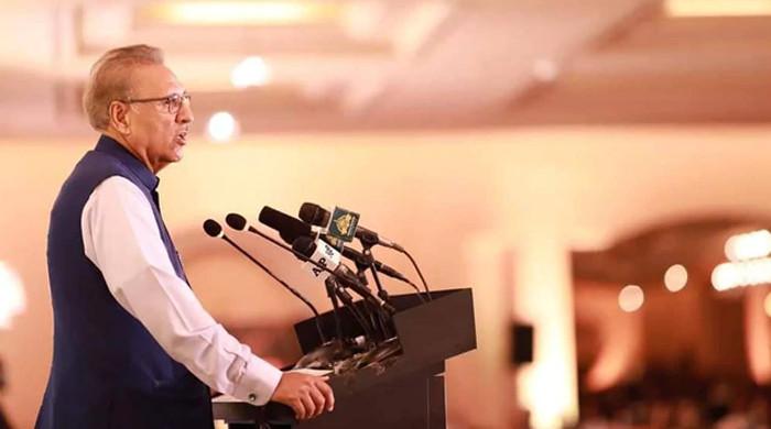 President Alvi cannot consult anyone over army chief's appointment: legal expert