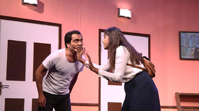 '100 Din Chor Kay': Reviving era of farce comedy