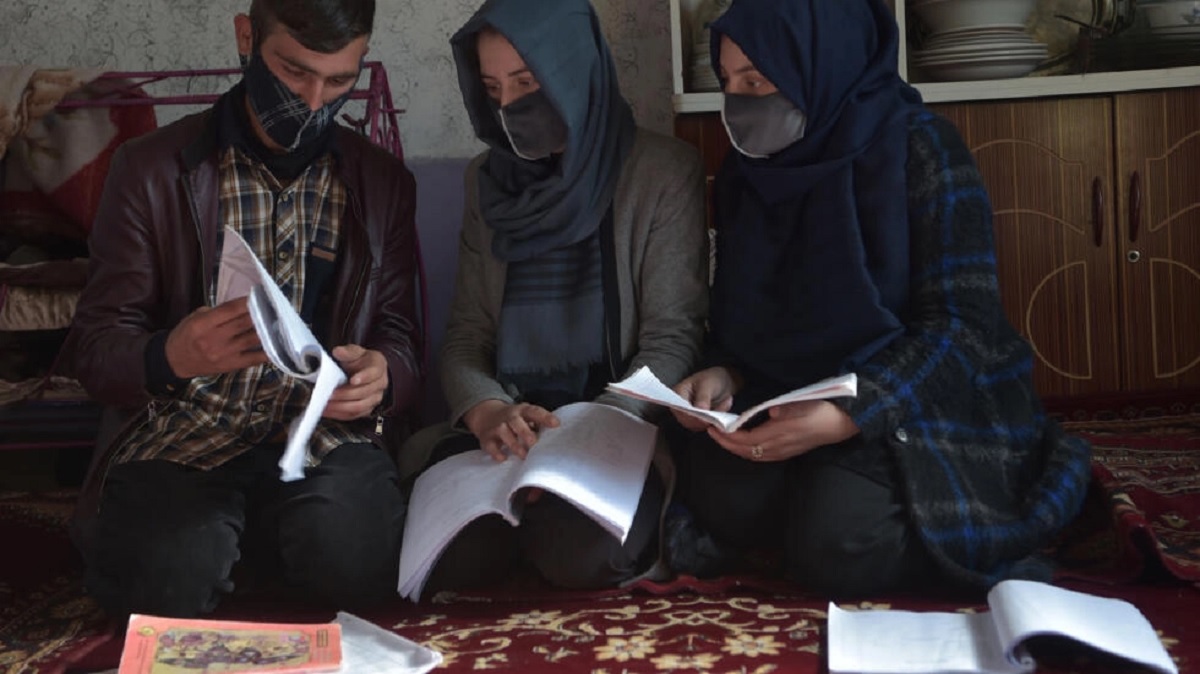 Marwa (C) had hoped she would be able to follow her brother Hamid (L) into higher education but now the Taliban have banned women from attending university.— AFP