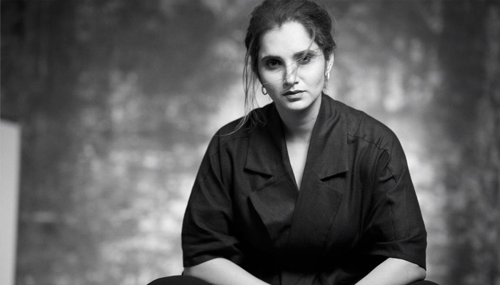 Tennis star Sania Mirza poses in this glamorous black and click. — Instagram/mirzasaniar