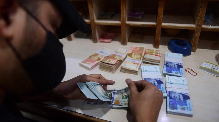 Rupee remains on ropes, plunges to historic low of Rs271.35