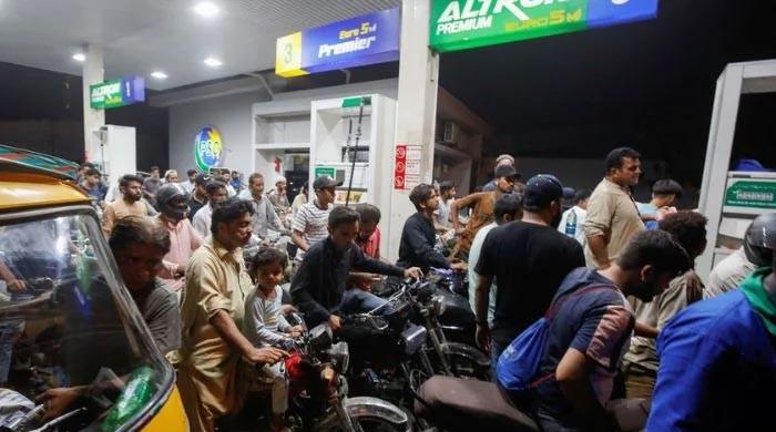 Petrol crisis to hit Pakistan by mid-Feb, refineries warn