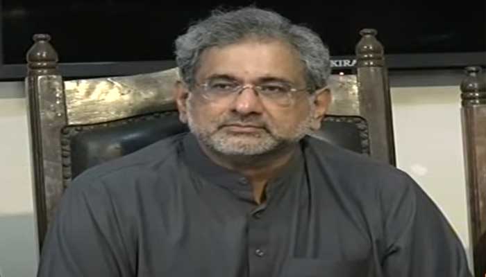PML-N leader Shahid Khaqan Abbasi addresses press conference in Karachi. — YouTube screengrab/GeoNews