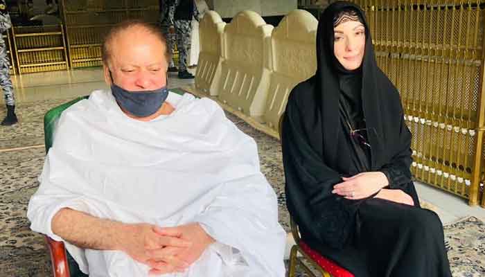 Former prime minister Nawaz Sharif (L) and Pakistan Muslim League Nawaz (PML-N) Senior Vice President and Chief Organiser Maryam Nawaz in Makkah, Saudi Arabia. — Twitter/@MaryamNSharif